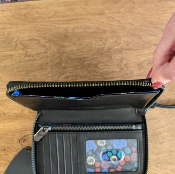 Marc Jacobs Disney Alice in Wonderland Wristlet - Picture 10 of 16